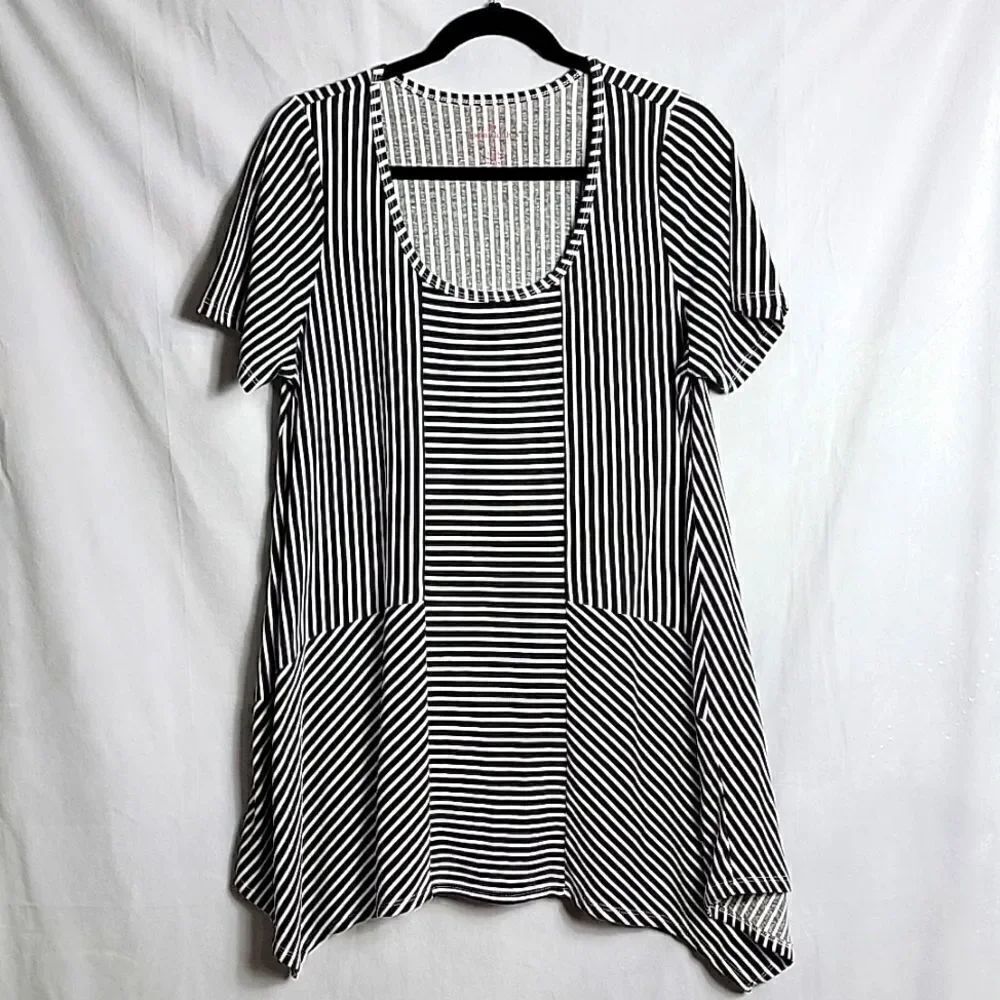 🖤5/$20🖤 WOMAN WITHIN.. striped top..